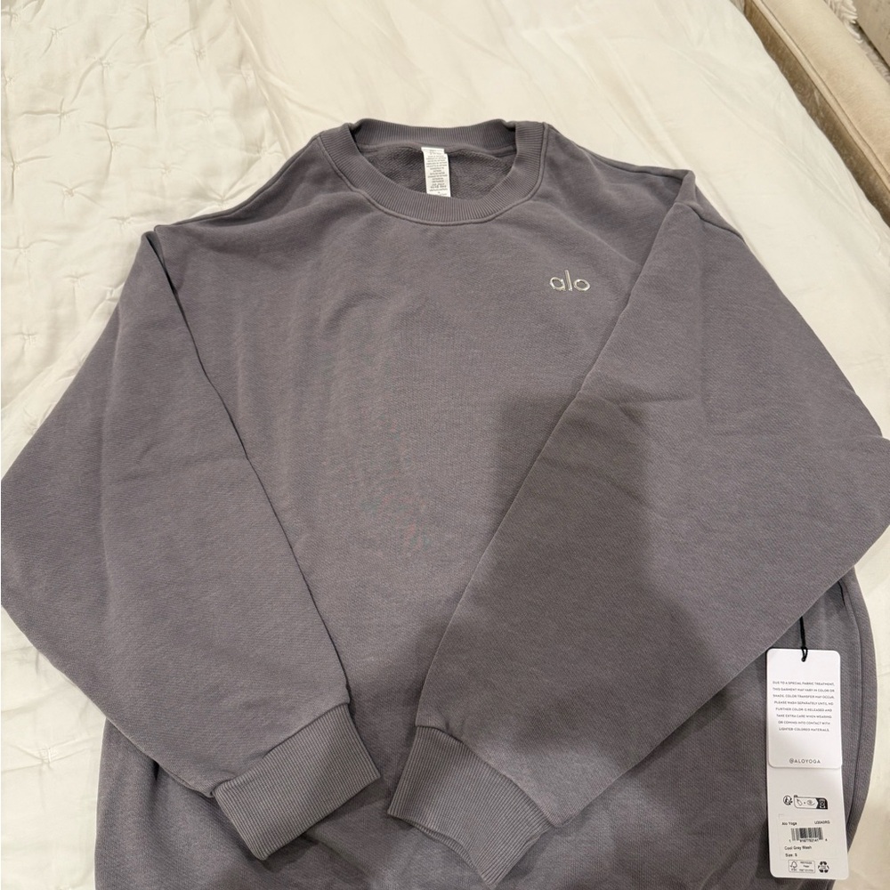 ALO Yoga  Washed Accolade Crewneck Pullover in Cool Grey Wash size small
